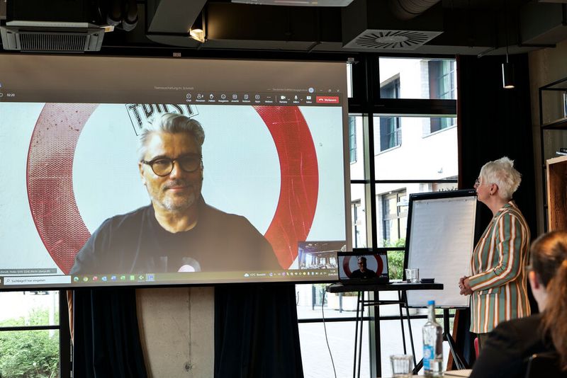 Heiko Schmidt von Audi konnte sich nicht noch einmal für einen Vorstandsposten zur Wahl stellen. Digital zugeschaltet bedankte er sich für die hervorragende Zusammenarbeit mit dem Gremium und versprach, die Arbeit der Gütegemeinschaft interessiert weiter zu verfolgen. (Bild: Schmidt - VCG)