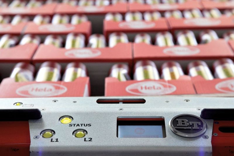Benutzerfreundliches Bedienelement mit Infoanzeige für die Anzahl der Paletten, Betriebsstunden und Fehlercodes. (Archiv: Vogel Business Media)