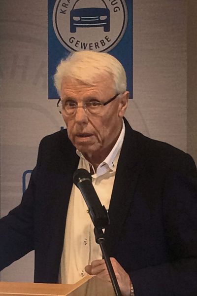 Georg Wolf, stellvertretender Landesinnungsmeister Kfz-Gewerbe Hessen, erläuterte neue Entwicklungen in der Ausbildung. (Bild: Baeuchle/»kfz-betrieb«)