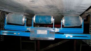 Die Manuzent Novum kann flach für den Untergurt oder 30° gemuldet für den Obergurt eingesetzt werden. (Bild: Stricker)