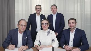 At the signing of the contract: Back row, from left: Oliver Dörre (CEO of HENSOLDT), Antonio Bueno (President of General Dynamics European Land Systems). Front row, from left: Dr Thomas Kauffmann (Managing Director of General Dynamics European Land Systems Deutschland GmbH and Vice President GDELS International Business & Services), Christina Canitz (Head of Optronics Division at HENSOLDT) and Mathias Laich (Head of ISTAR at HENSOLDT) (Source: HENSOLDT AG)