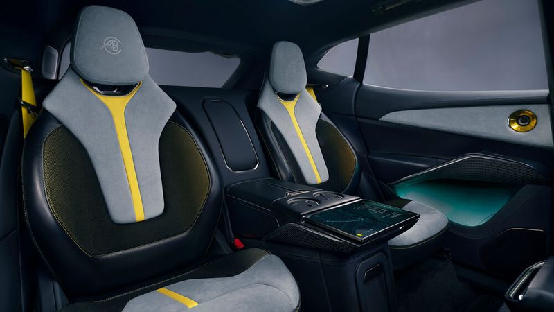 Auf Wunsch bietet der Lotus Eletre im Fond zwei Einzelsitze. (Bild: Lotus)