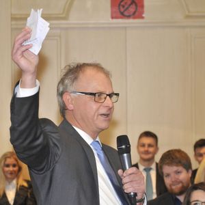 (Zietz / »kfz-betrieb«)