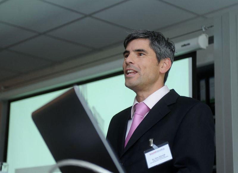 Dr. Uwe Schmidt, Leiter des Geschäftsbereichs Schmidt-Handling, äußerte sich hoch zufrieden über den Verlauf der Hausmesse.  Bild: Schmidt-Handling (Archiv: Vogel Business Media)