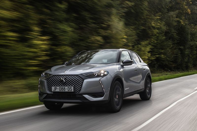 Der DS 3 Crossback E-Tense ist technisch identisch mit dem Peugeot e-2008 und dem demnächst kommenden Opel Mokka-e. (Bild: Foto: DS)