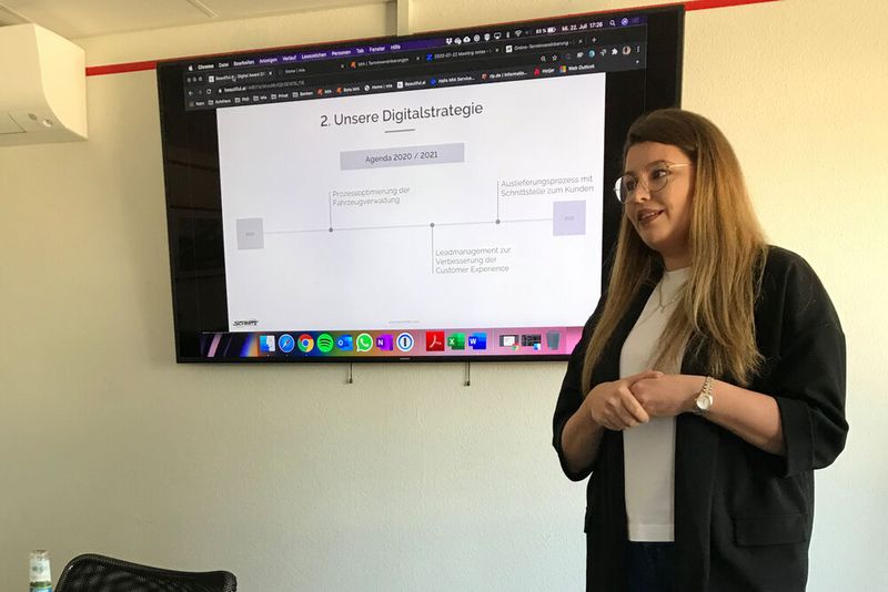 Beworben für den Digital Automotive Award hat sich Geschäftsführerin Vanessa Schmitz allerdings nicht mit einer digitalen Vertriebsstrategie ... (Bild: Achter/»kfz-betrieb«)