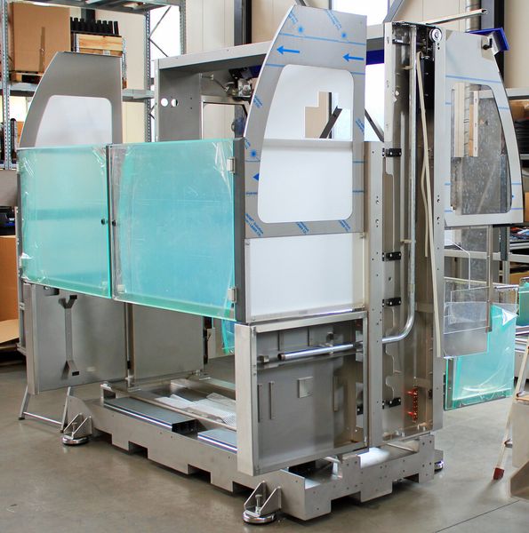 Full Service: Komplett montierte und mit Anbauteilen sowie Aggregaten bestückte Maschinengehäuse. (Bild: Klaus Vollrath)