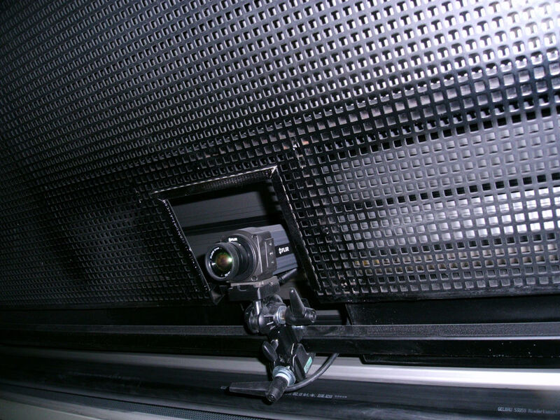 Im Prüfstand von BMW zentral montiert: Die Wärmebildkamera A310 von Flir mit 45°-Weitwinkelobjektiv. (Flir)