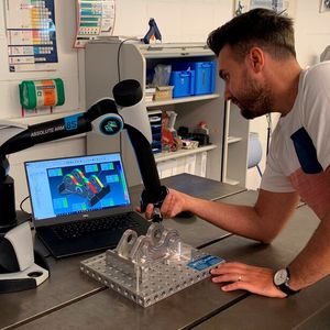 Zum Abschluss des Projekts ist mit dem mobilen KMG Master3DGage eine Erstmusterprüfung an zwei der sechs Teile durchgeführt worden. Auch wurde ein finaler Erstmusterprüfbericht in Verisurf erstellt und als PDF ausgegeben.(Bild:  Verisurf)