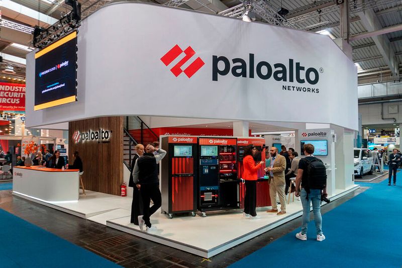 Bei Palo Alto Networks konnten Interessierte etwas über die neuen Funktionalitäten für Cortex XSIAM, eine KI-basierte Plattform für den Betrieb in Security Operations Centern, erfahren. Angesichts der gestiegenen Bedrohungen für Cloud-Umgebungen sollen die Erweiterungen SecOps-Teams eine umfassende Lösung zur Erkennung und Reaktion auf Bedrohungen in Echtzeit bieten. Durch die Integration von Cloud Detection und Response-Funktionalitäten können SecOps-Teams Cloud-Bedrohungen effektiv identifizieren und bekämpfen. (Bild: Vogel Communications Group)