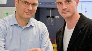 Dr. Florian Kühnel, Arbeitsgruppenleiter, und Dr. Norman Woller, Post-Doc und Erstautor der Studie.  (Bild: MHH)