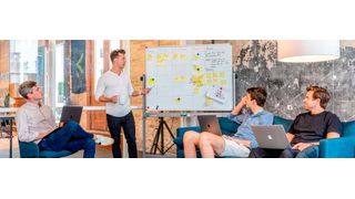 Haben die Mitarbeiter Gestaltungs- und Mitwirkungsmöglichkeiten in der IT, so sind sie bei der Arbeit auch zufriedener. (Bild: austindistel)