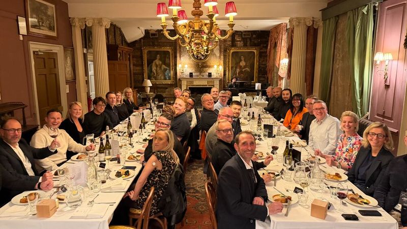 „Cheers“ auf einen besonderen Tag in London! (Bild: Vogel IT-Medien GmbH)