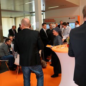 Unter dem Motto „Gemeinsam neue Wege gehen“ lud Vollmer Kunden, Partner und Medienvertreter zu den VDays nach Biberach ein. Im Zentrum der VDays (18. bis 21. Februar 2019) standen die digitale Vernetzung von Mensch und Maschine in der Fertigung sowie die Zusammenarbeit mit Ceratizit Balzheim (vormals Günther Wirth und Klenk).