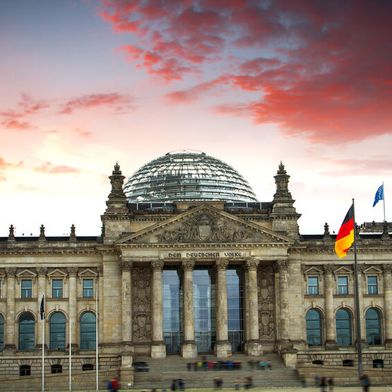 Am 18. November 2025 kommen in Berlin Politiker sowie IT-Experten zusammen, um über Europas digitale Abhängigkeit von den USA zu diskutieren. (Bild: Aliaksei - stock.adobe.com)