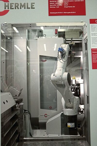 Das kompakte Robotersystem RS 05-2 gibt es für die Maschinenmodelle C 250 und C 400 sowie C 12, C 22 und C 32. (Sonnenberg)