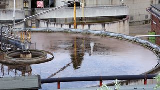 1 Im Rahmen des Klärwerksbetriebs sind regelmäßige TS-Bestimmungen notwendig. (Bild: © Kristan - Fotolia)