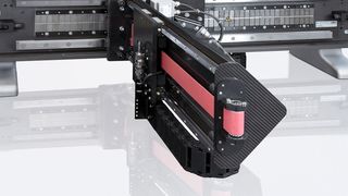 Der T-förmige Aufbau ist für CFK-Auslegerachsen charakteristisch. Ausschlaggebend für diese neuartige Konstruktion sind die Materialeigenschaften des kohlenstofffaserverstärkten Kunststoffes. (JAT)