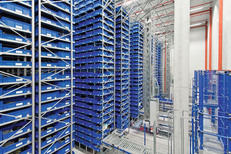 Im AKL 1 mit 40.800 Behälterstellplätzen werden die Kabelsätze gesammelt und bis zum Vormontageabruf gepuffert. (Bild: Klinkhammer)