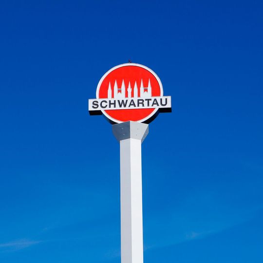 Mitarbeiter der Schwartauer Werke sowie der Süßwarenfirmen Niederegger und Carstens Lübecker Marzipan sind in den Streik getreten. (Bild:  Schwartauer Werke)