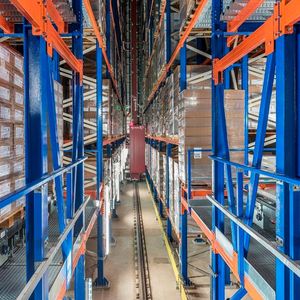 Ein automatisches Tiefkühllager von Westfalia hat sich auch die bekannte Brezelbäckerei Ditsch GmbH besorgt. Es ist mit 1.620 Stellplätzen für Europaletten ausgelegt.(Bild:  Westfalia)