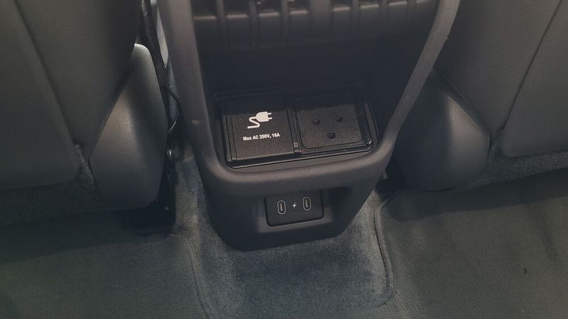 Eine 220-Volt-Steckdose ist an Bord. (Bild: Wehner - VCG)