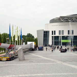 Ein Rotorblatt der neuesten Generation von General Electrics besucht den Campus Garching anlässlich eines wissenschaftlichen Symposiums zum Thema Windkraft.