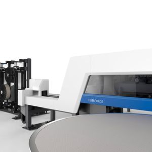 Comositeverarbeitendes Erfolgsduo: Die Tailored Blank Line von Dieffenbacher, bestehend aus dem System Fiberforge zur Herstellung von endkonturnahen Gelegen oder Fasertapes...