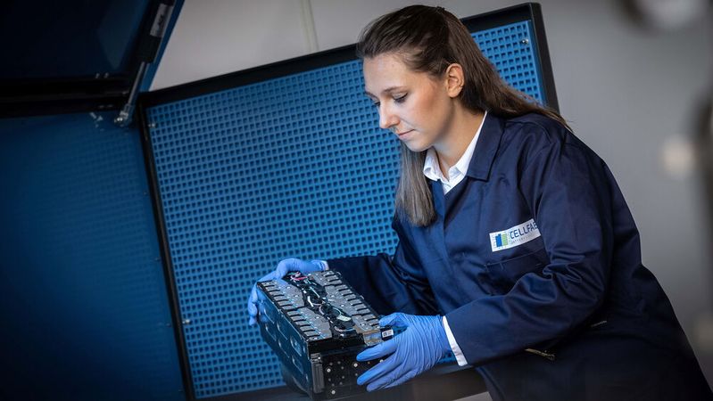 Verschiedene Hochschulen und Unternehmen wollen eine Zellchemie mit lokalen Rohstoffen entwickeln.(Bild:  PEM RWTH Aachen | projektelf)