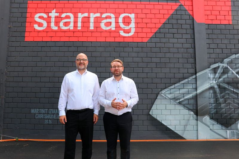 Alexander Attenberger, CSO der Starrag Group (li.), mit Andreas Haimer, Präsident der Haimer Gruppe und Aufsichtsratsmitglied der Schweizer WinTool AG (re.). (Bild: Hannes Thalmann)
