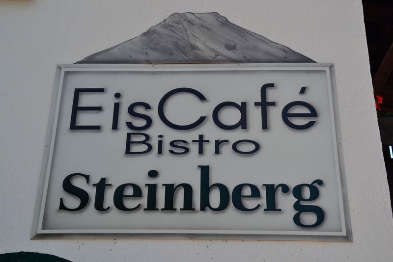 … Pause im Eiscafé Steinberg ein. (Michel/»kfz-betrieb«)