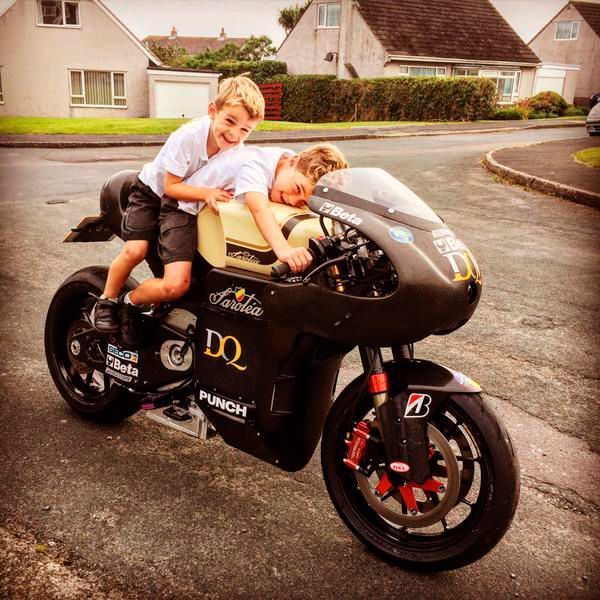 Die Saroléa Manx 7 ist ein Elektro-Superbike aus Karbonfaser mit Straßenzulassung.  (Sarolea)
