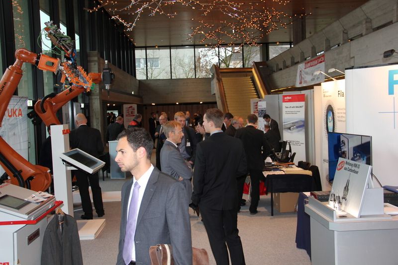 Andrang im Ausstellerbereich zwischen den Vortrags-Events. (Bild: Königsreuther)