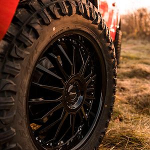 Optional gibt es 22-Zoll-Alufelgen mit Offroad-Reifen.(Bild:  Geiger Cars)