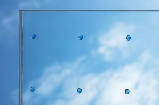 (Minimale Abdeckung durch die vogelabweisenden Pailletten. Bild: Eastman)