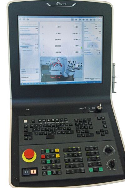 Prozesssicher: An der Werkzeugschleifmaschine erhält das Fachpersonal eine vollständige 3D-Simulation der Maschinenbewegungen einschliesslich der Werkzeugwechsel, um den Schleifablauf zu prüfen und zu verifizieren.  (Bild: Konrad Mücke / Walter)