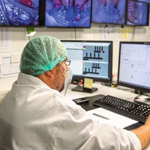 Über eine Stand-alone-Visualisierung lässt sich der Gerätestatus jederzeit abrufen.(Bild:  Stöcklin Logistik)