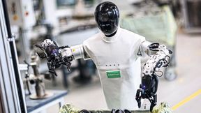 Humanoide fertigen für Humanoide: In Schaefflers neuem Werk im chinesischen Taicang montieren sechs humanoide Roboter Antriebskomponenten für andere Humanoide. (Bild: Daniel Karmann/Schaeffler)