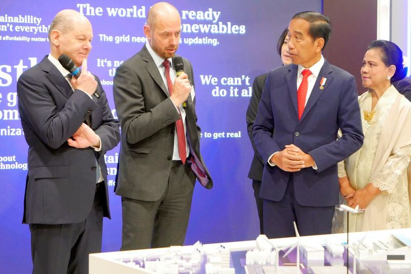 Bei Siemens Energy zeigte Widodo großes Interesse an den grünen Technologien des Unternehmens. Für die Inselnation stehe Nachhaltigkeit an erster Stelle.  (Bild: Sandro Kipar/VCG)