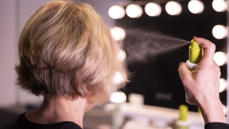 This microplastic-free hairspray ensures eco-friendly styling.(Source:  Fraunhofer ISC)