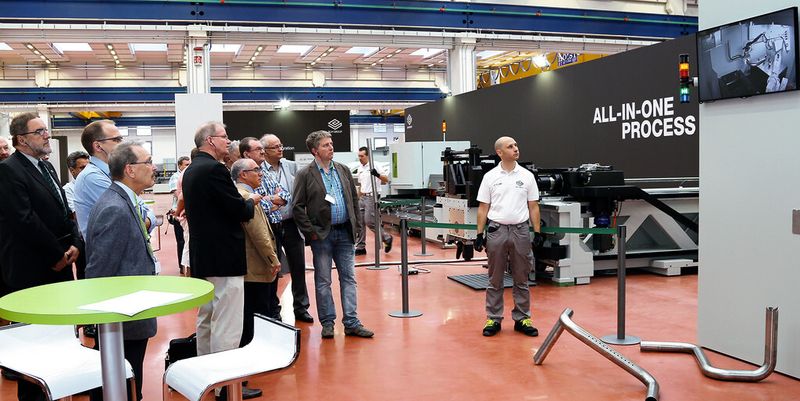 Auf ihrer Hausmesse Intube XV zeigte die BLM Group anhand mehrerer All-in-one- und B-Right-Anwendungen auf, wo die Integration der Prozesse in der Herstellung von Komponenten aus Rohren, Profilen und Vollmaterial heute steht. (Bild: BLM)
