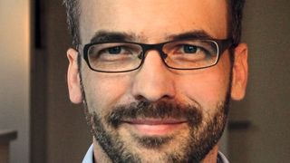 Hat gemeinsam mit Kollegen ein Verfahren entwickelt, das dabei helfen soll, Patienten mit Infektionen durch Carbapenem-resistente Bakterien schneller und gezielter zu behandeln und die Ausbreitung der Erreger einzudämmen: Prof. Dr. med. Axel G. Hamprecht vom Universitätsklinikum Köln. (Universitätsklinikum Köln)