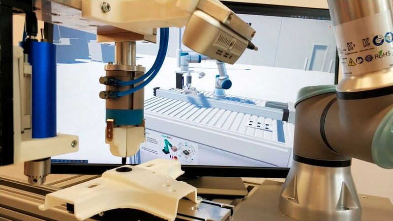 So einfach und effizient kann Robotik sein: Gesteuert durch 2D-Bilder nimmt der Roboter ein Bauteil auf und passt es kraftmomentgesteuert dank intelligenter KI in ein zweites Zahnrad ein.(Bild:  Fraunhofer IWU)