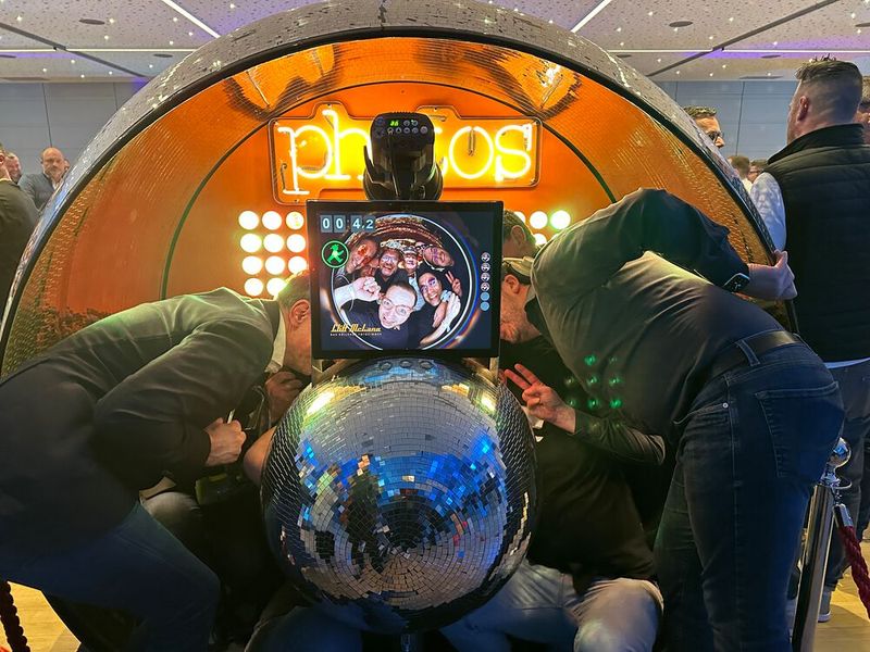 Die Fotodisco-Kugel von Cliff Mclane ist gut frequentiert. (Bild: Vogel IT-Medien)