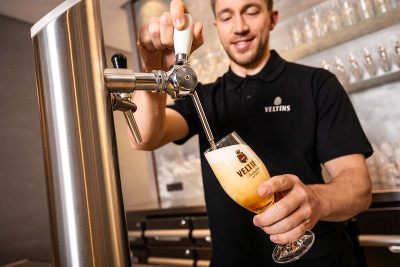 Mit einem Gesamtausstoß von 2,32 Mio. Hektolitern macht Veltins Pils zwei Drittel des Gesamtabsatzes Brauerei C. & A. Veltins aus.  (Bild: Brauerei C. & A. Veltins)