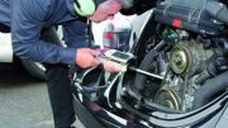 Nahezu alle beweglichen Bauteile eines Fahrzeugs lassen sich mithilfe des Tacho-Spions auf Verschleiß hin überprüfen – egal ob Oldi oder Neuwagen. (Archiv: Vogel Business Media)