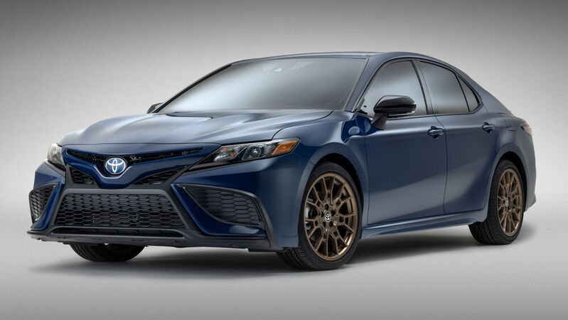 Bei einem Seiten-Crash mit einem SUV bieten Limousinen wie der US-Camry von Toyota nur wenig Schutz. (Bild:  Toyota)