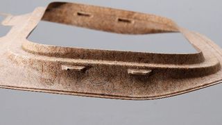 Der Schiebedachrahmen der neuen Mercedes E-Klasse besteht aus Naturfaser und soll damit 50 Prozent leichter als der herkömmliche Stahlblechrahmen ausfallen. (Foto: IAC)