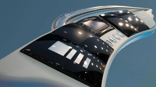 Interior-Trends im Automobil bedienen: Covestro hat einen Display- und Oberflächendemonstrator konstruiert, um die verschiedenen Aspekte aktueller Folienentwicklungen für den Autoinnenraum zu erläutern. Der Demonstrator wird auf der „Folien + Fahrzeug“-Tagung 2017 in Bad Kissingen sowie dem VDI-Kongress „Kunststoffe im Automobilbau“ in Mannheim ausgestellt. (Covestro)