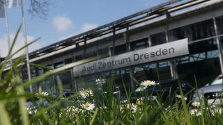 Klassisches Audi-Design pägt das Dresdner Audi-Zentrum. (Audi-Zentrum Dresden)